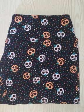 LuLaRoe Black Pumpkin Polka Dot Leggings. TC2